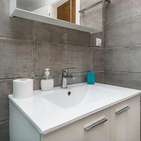 C.4 Red Rose #colony_central_apartment Apartament